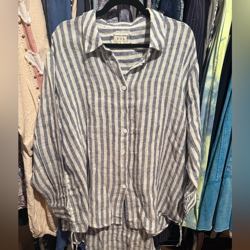 POL Blue & White Vertical Stripe Button-Up Linen Shirt with sinchable  sides